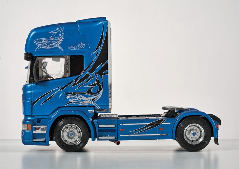 プラモデル :: 車 & バイク :: スカニア R620 ブルーシャーク